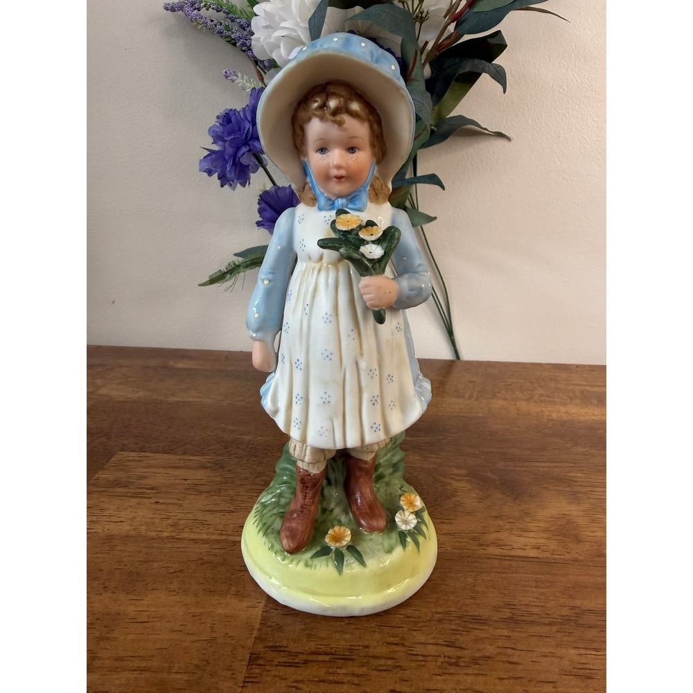 Vintage Holly Hobbie Porcelain Figurine Blue Bonnet Girl Flowers 1977 Retro